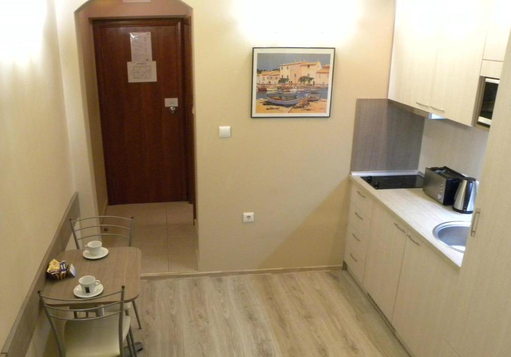 Three Dolphins Hotel With Rooftop Terracе Varna Quarto foto