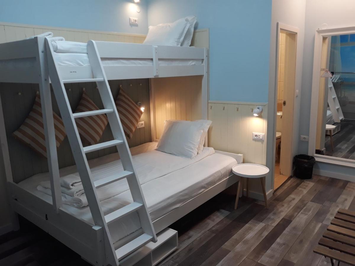 Three Dolphins Hotel With Rooftop Terracе Varna Quarto foto